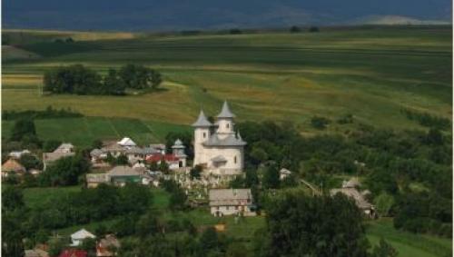 Biserica - vedere de pe deal